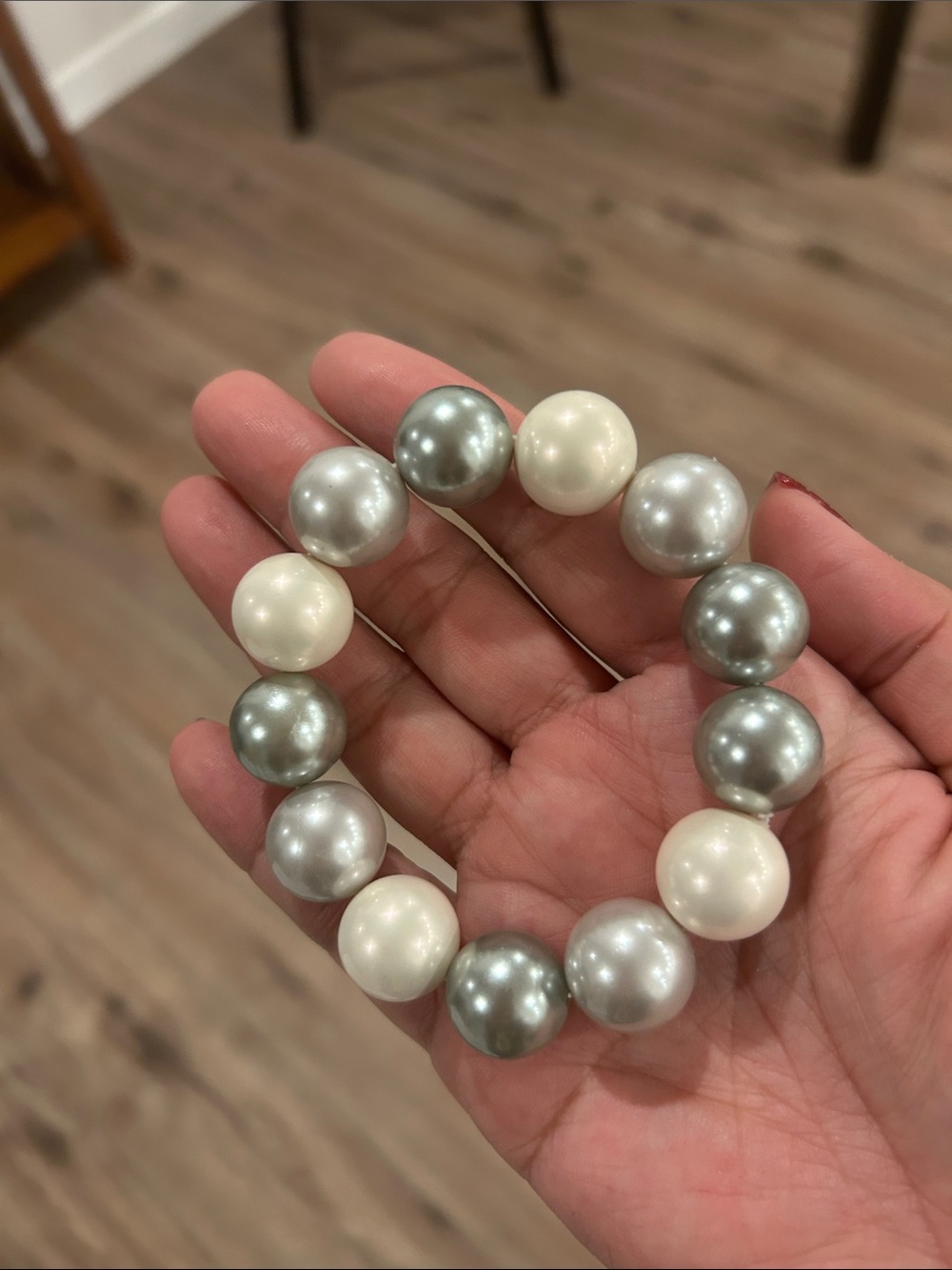 Shell Pearl Stretch Bracelet in White Silver and Gray